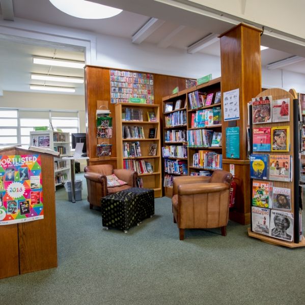 st benedicts school library-1